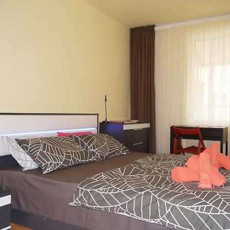 Spacious 2Bdr - Free Parking - Walk Everywhere - 300 Mbps Wifi Варна Экстерьер фото